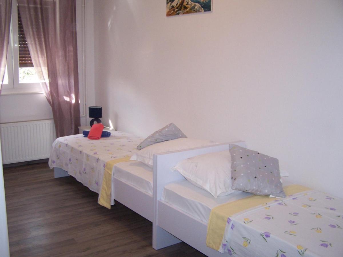 Apartments Sestan Новаля Екстериор снимка