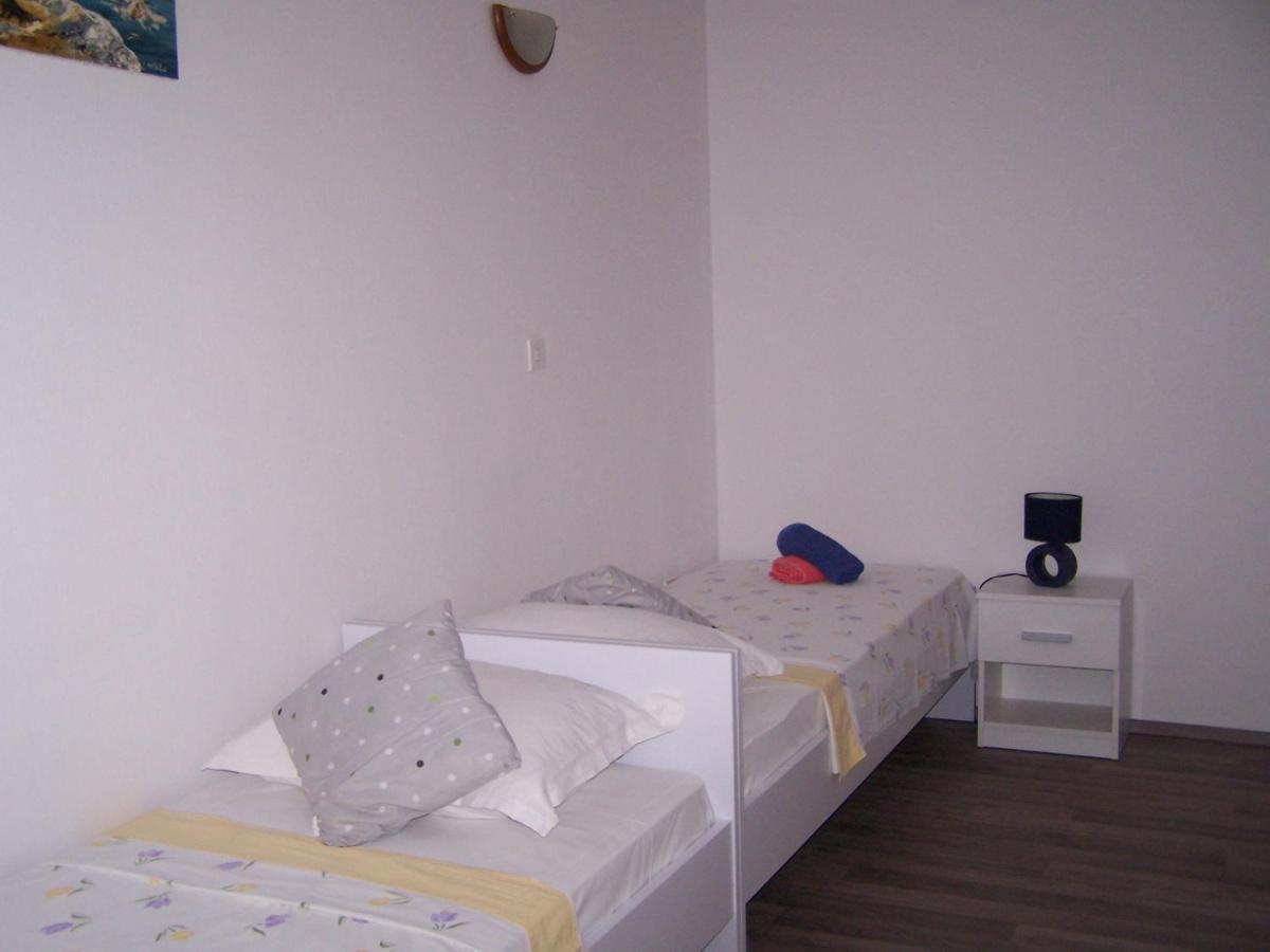 Apartments Sestan Новаля Екстериор снимка