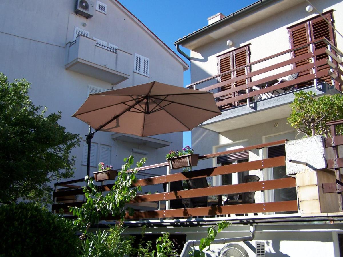 Apartments Sestan Новаля Екстериор снимка