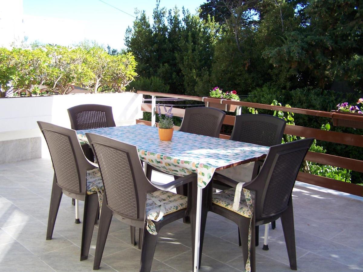 Apartments Sestan Новаля Екстериор снимка