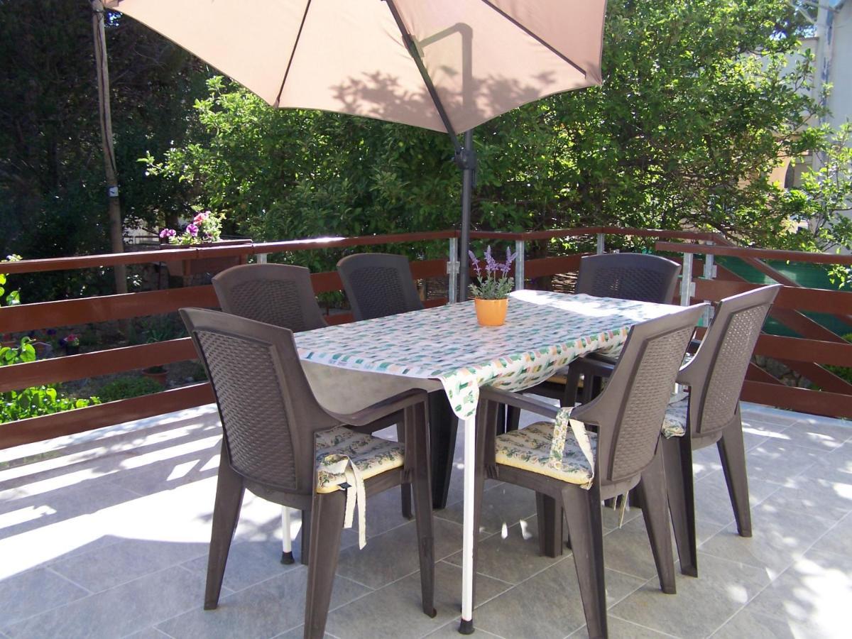 Apartments Sestan Новаля Екстериор снимка