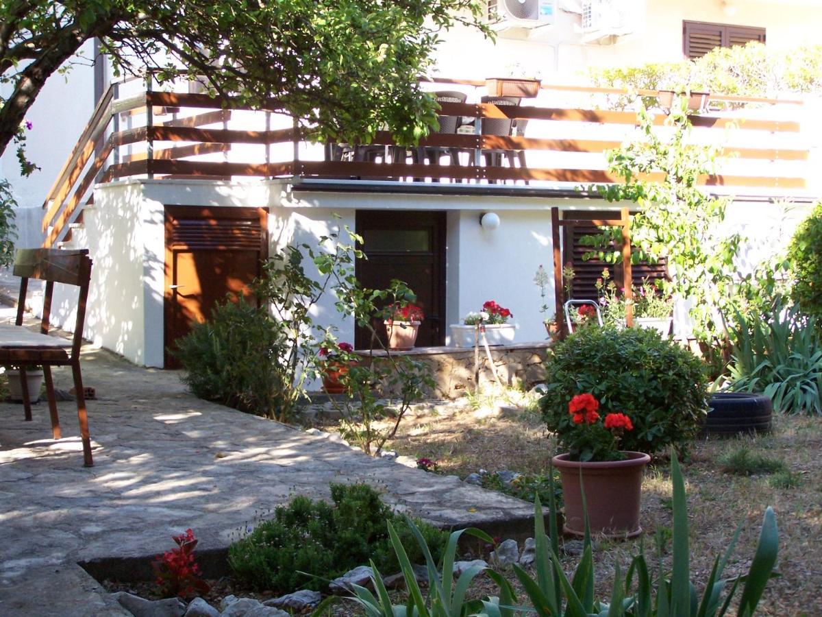 Apartments Sestan Новаля Екстериор снимка