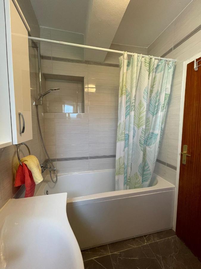 Apartments Sestan Новаля Екстериор снимка
