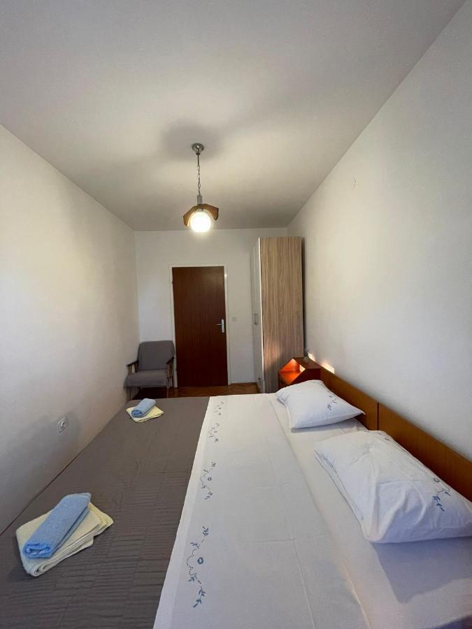 Apartments Sestan Новаля Екстериор снимка
