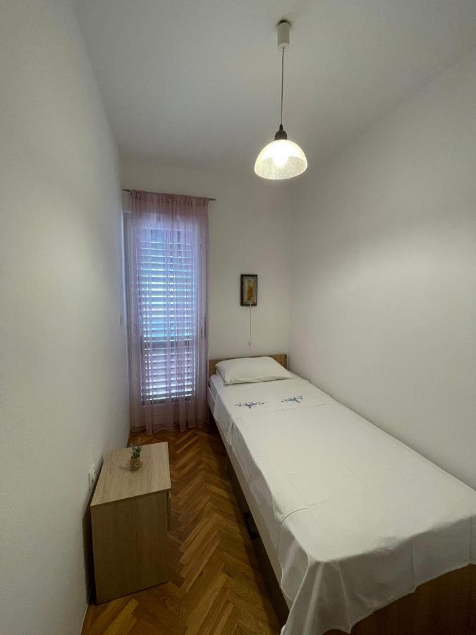 Apartments Sestan Новаля Екстериор снимка