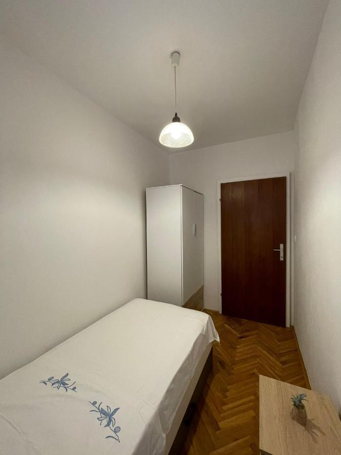 Apartments Sestan Новаля Екстериор снимка