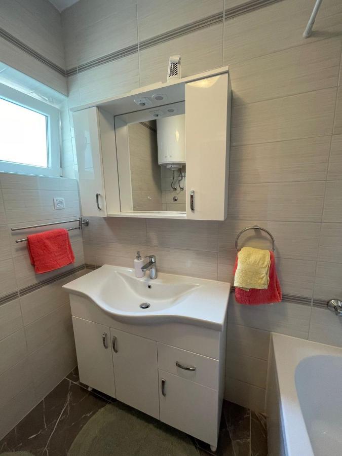 Apartments Sestan Новаля Екстериор снимка