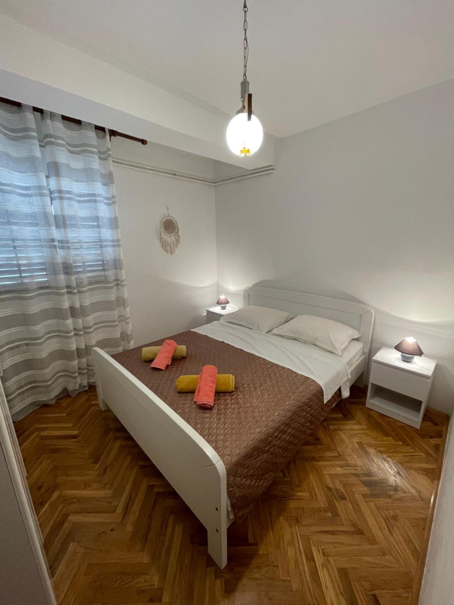 Apartments Sestan Новаля Екстериор снимка