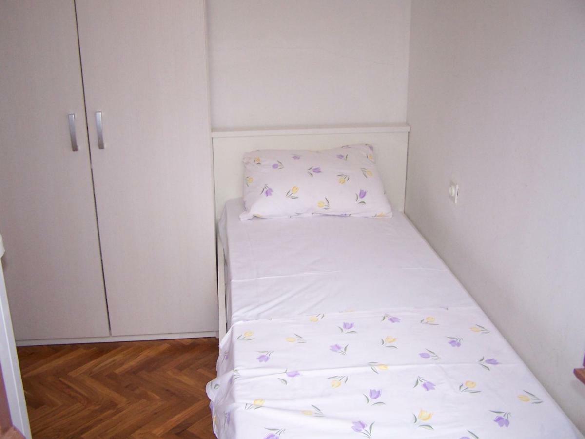 Apartments Sestan Новаля Екстериор снимка
