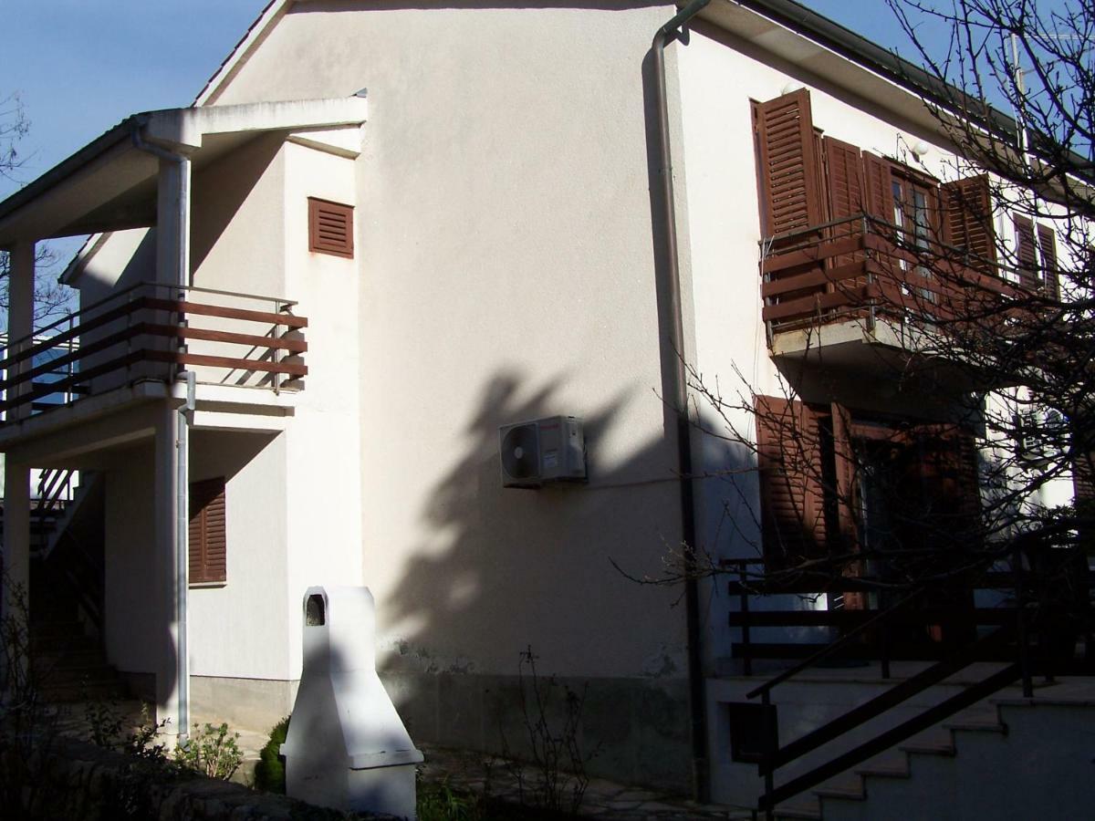 Apartments Sestan Новаля Екстериор снимка