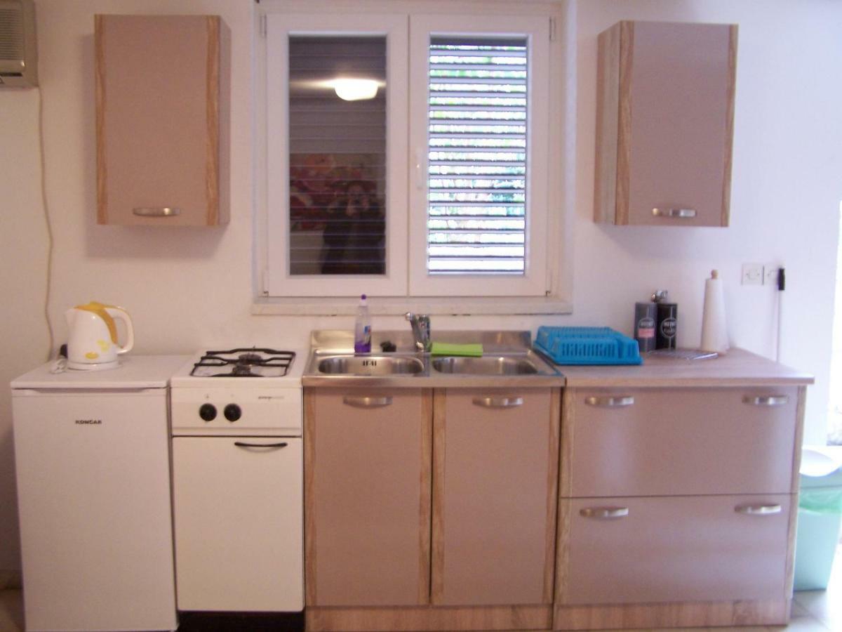 Apartments Sestan Новаля Екстериор снимка